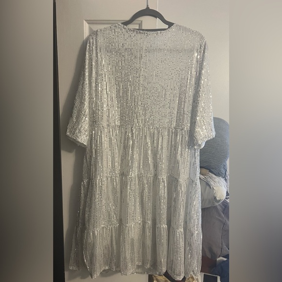 White Loose Sequined Party Dress - Picture 5 of 5